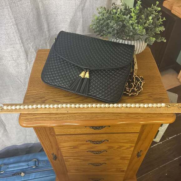 Vintage Freshwater White Pearl Necklace with  Gold Clasp, 18in - Picture 6 of 6